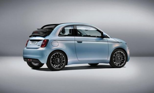 2021 Fiat 500 side view