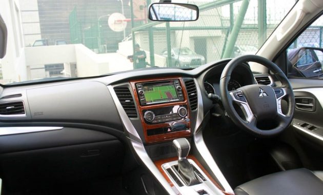 2021 Mitsubishi Pajero Dashboard and Wheel Design