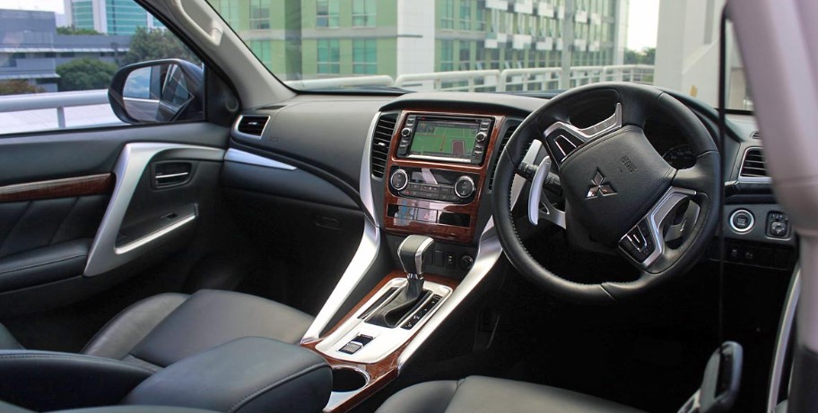 2021 Mitsubishi Pajero Interior with cockpit