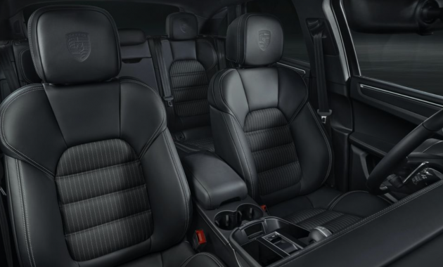 2023 Porsche Macan Interior