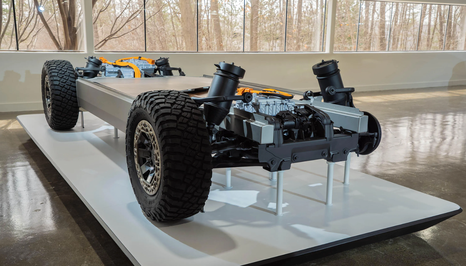 2023 GMC Hummer SUV Engine