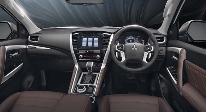 2023 Mitsubishi Pajero Interior